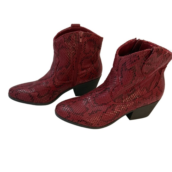 Rampage Red Snake Print Cowboy Ankle Boots NWOB Size 8 - Picture 3 of 6